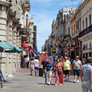 Rua Peatonal Sarandí Montevidéu tour guiado Centro Histórico