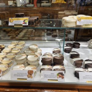 alfajores-del-uruguay-tienda-con-casi-40-variedades-de-v0-au8nioozw8hf1