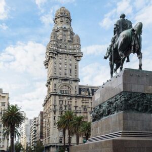 Vista panorâmica da Plaza Independencia em Montevidéu