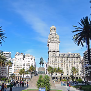 Vista panorâmica da Plaza Independencia em Montevidéu