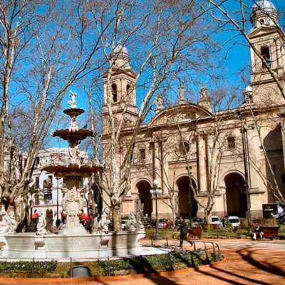 oficina-de-inverno-o-que-fazer-em-montevideo-uruguai-pontos-turisticos-plaza-matriz-plaza-constituicion.jpg