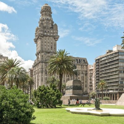 View over the Plaza Independencia toward the Palace de Salvo one of the land mark buildings of Montevideo, Uruguay.